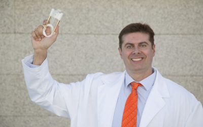 2023 Dr. Gómez de Diego erfand das Peniszuggerät.